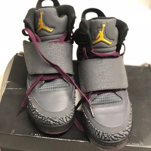 Size 6 Jordan’s! Worn once. Comes with box!